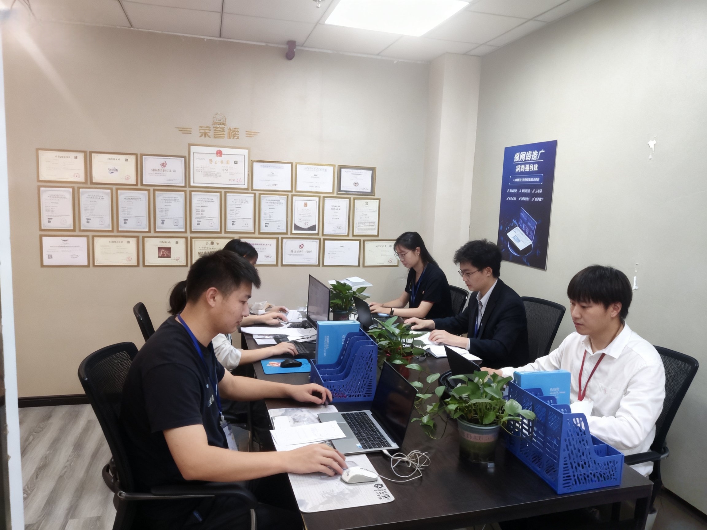 公司实拍：办公与团队协作场景示意